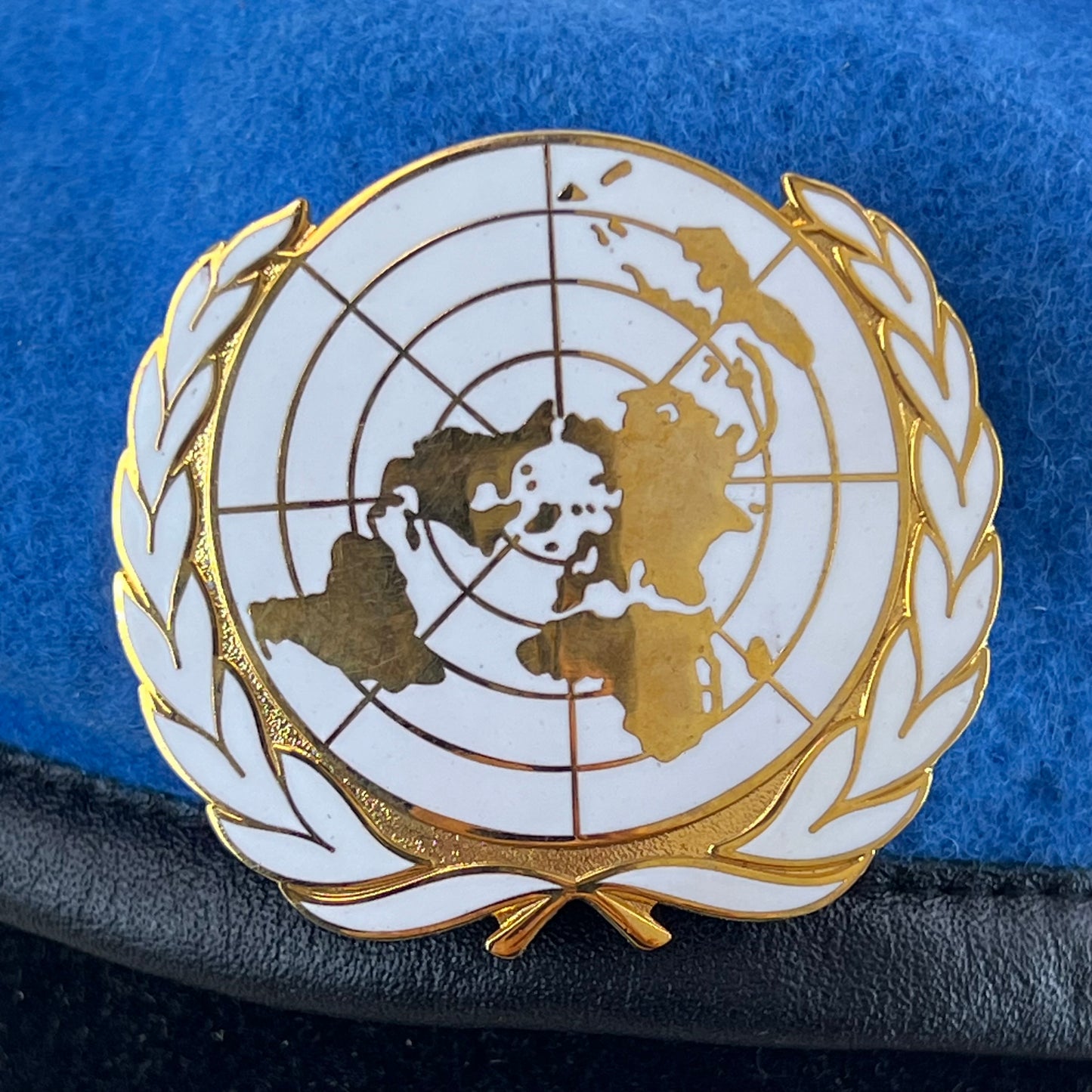 British Army UN Peacekeeper's Blue Beret w/ Badge - Small 56cm