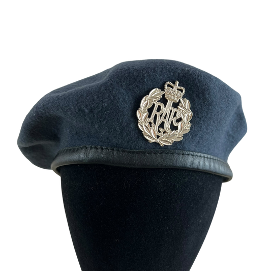 British Royal Air Force RAF Beret w/ Badge - Medium