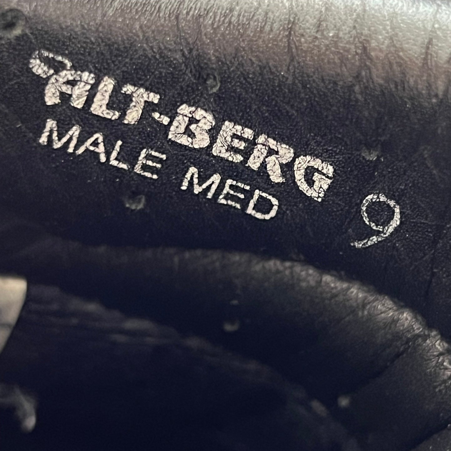 British Army Altberg Defender Black Combat Boots - Size 9M