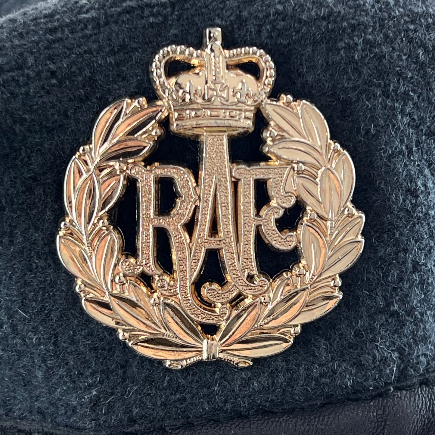 British Royal Air Force RAF Beret w/ Badge - Small