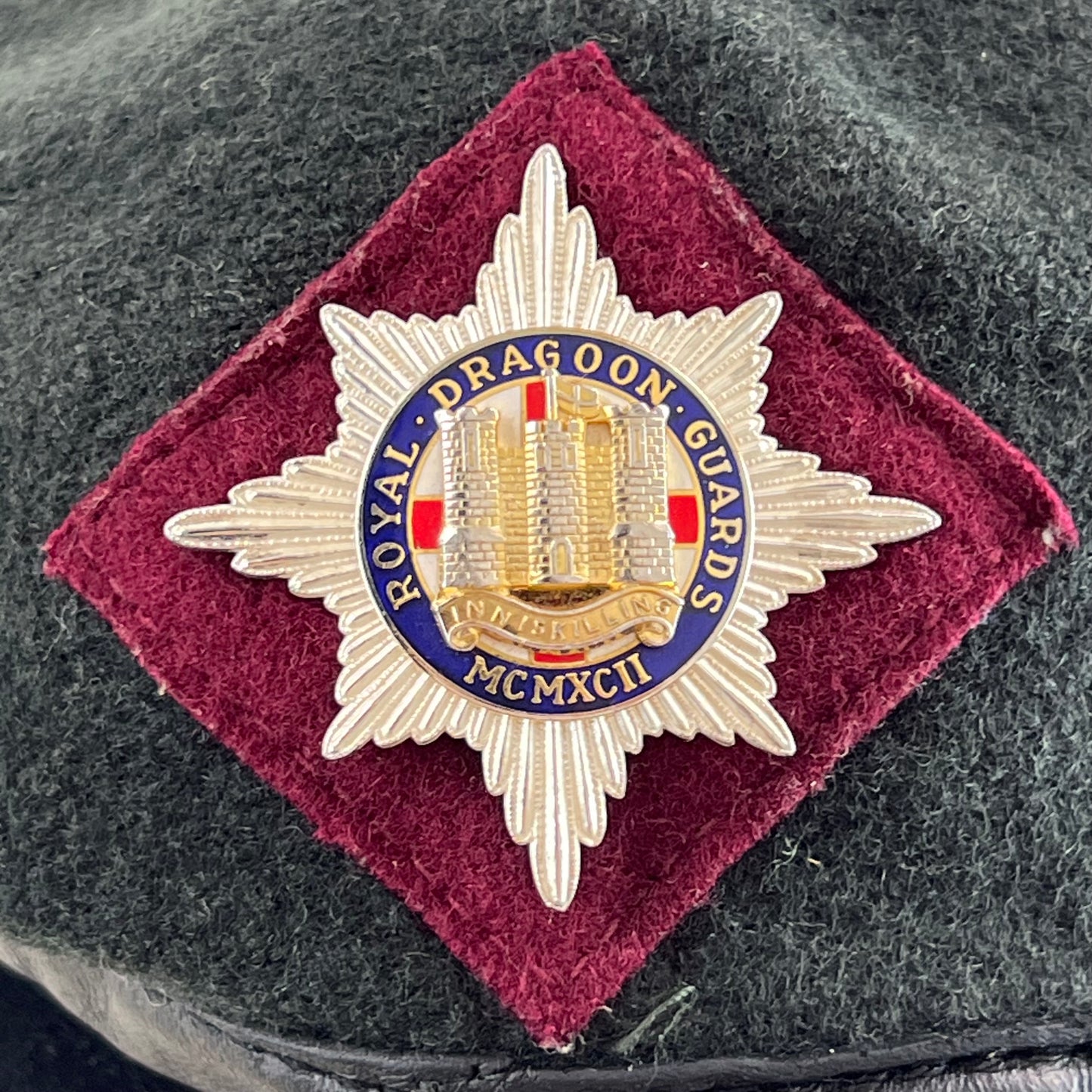 British Army Green Beret w/ Badge - Royal Dragoon Guards - Medium