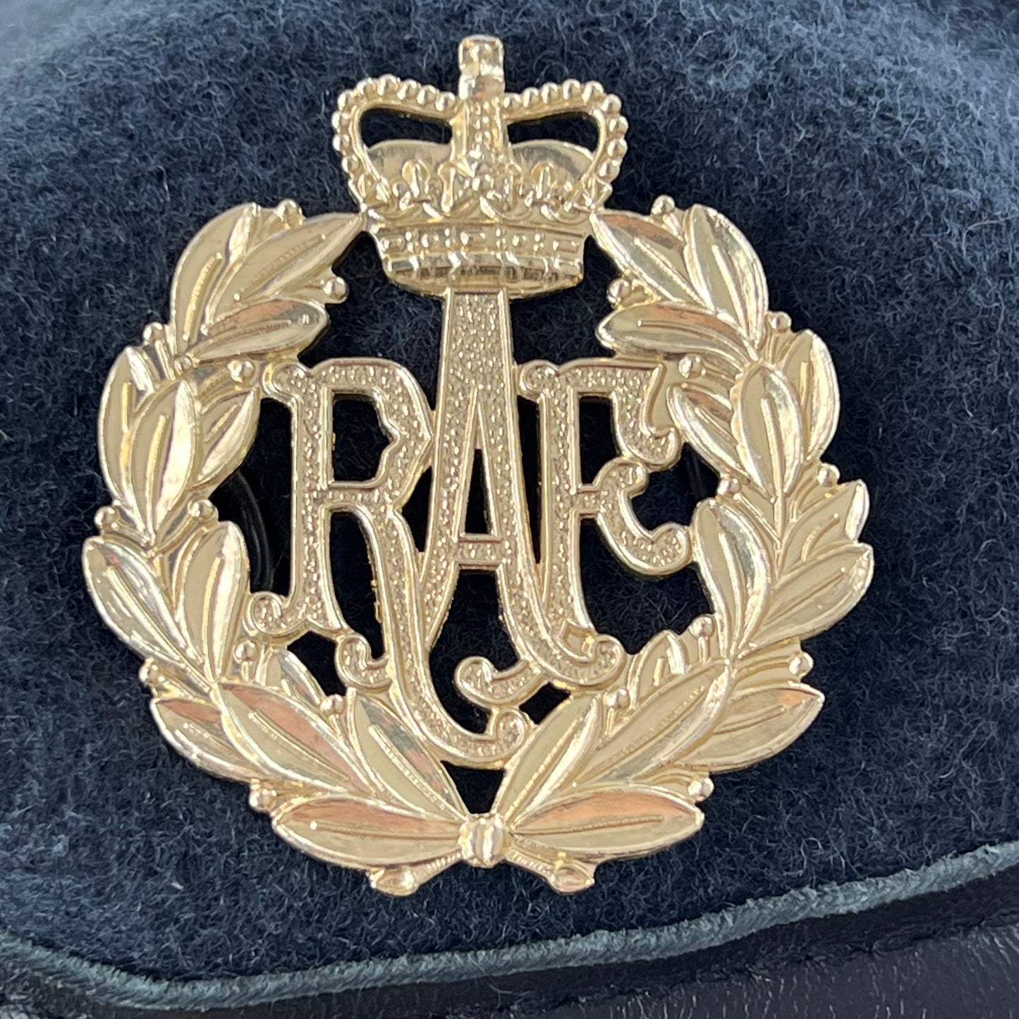 British RAF Beret w/ Badge - Medium 57cm