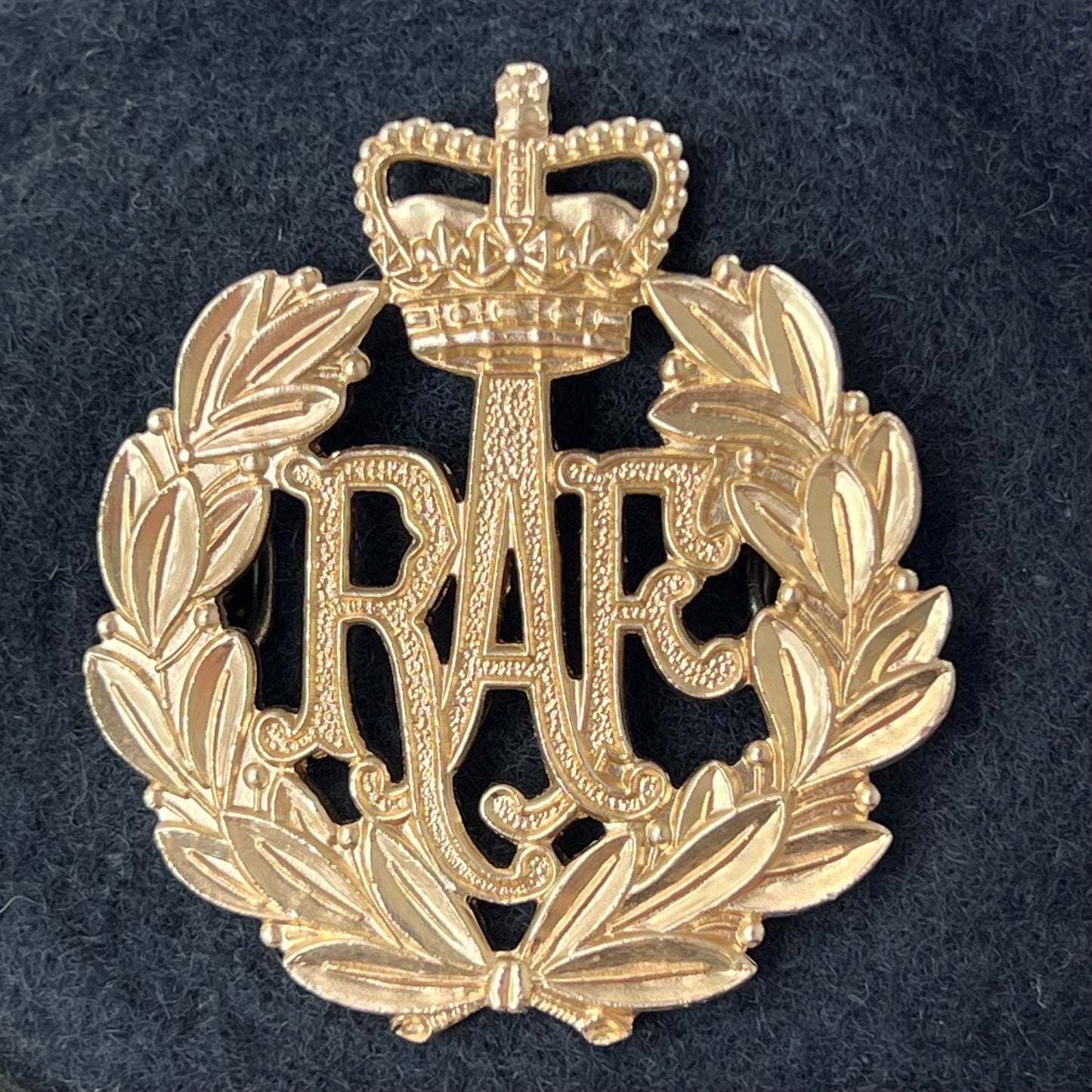 British RAF Beret w/ Badge - Medium 57cm
