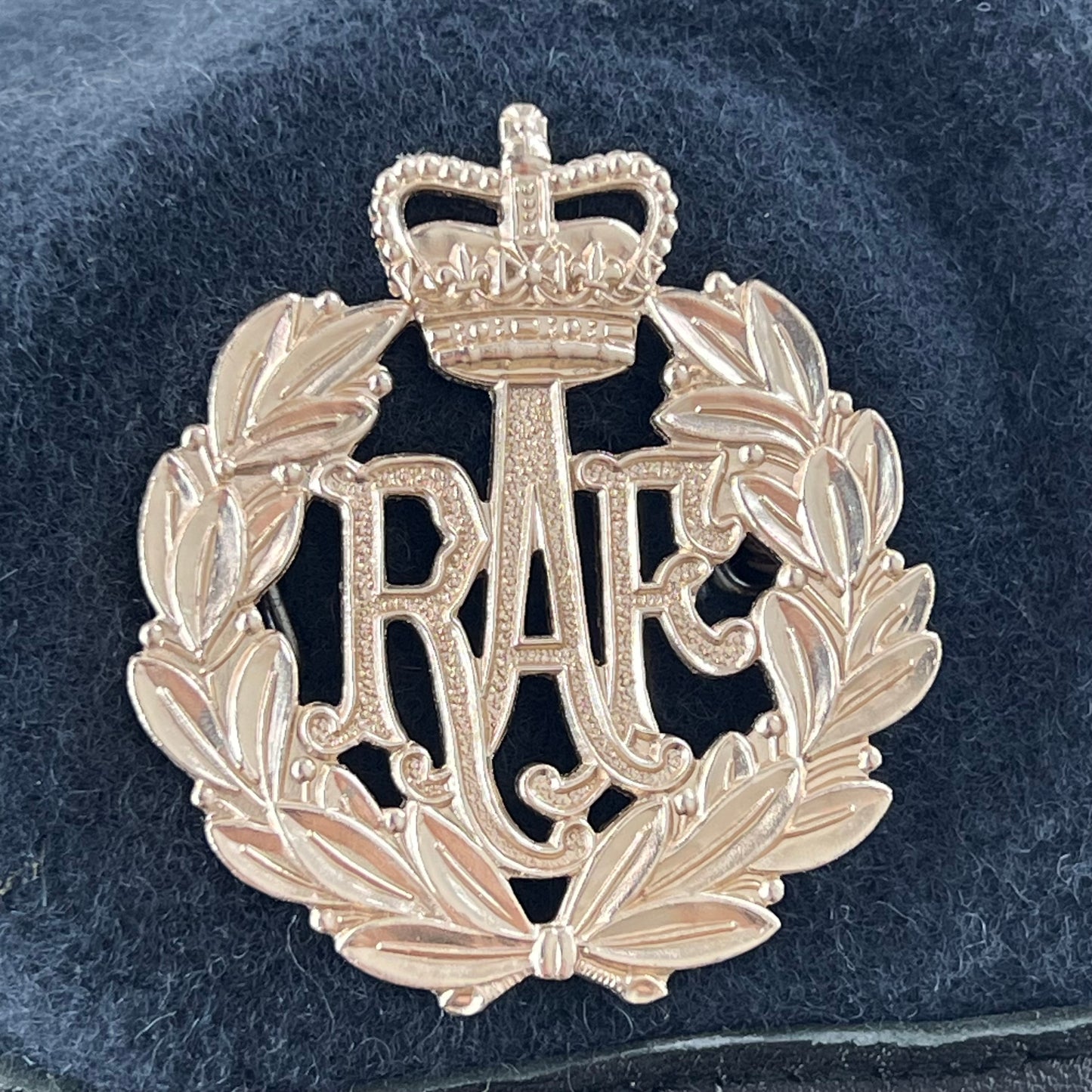 British RAF Beret w/ Badge - Medium 57cm