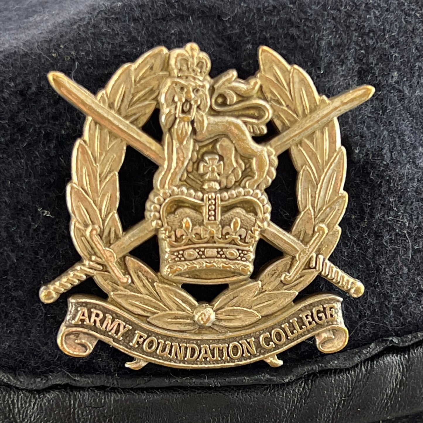 British Army Beret w/ Badge - Royal Army College - Small