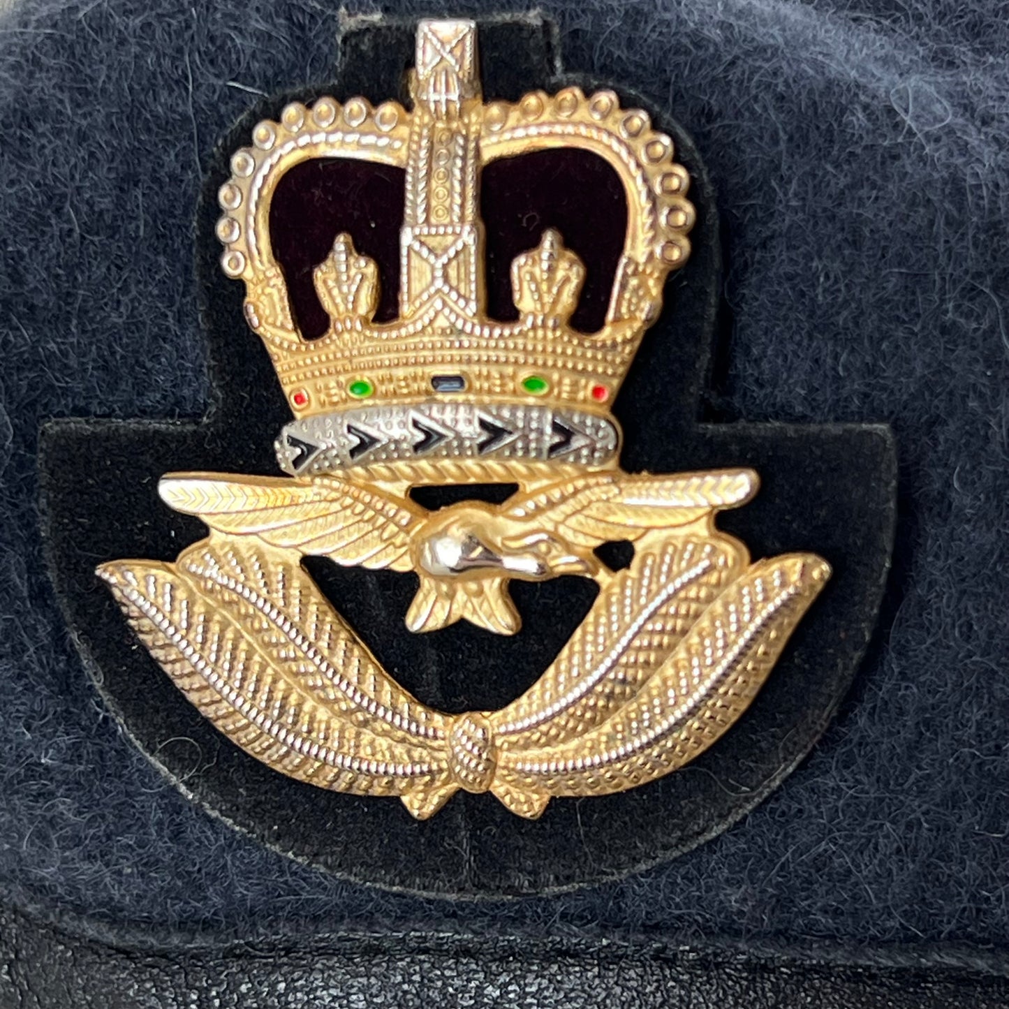 British RAF Beret w/ Officer's Badge - Medium
